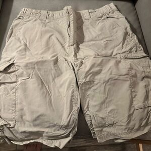 Columbia Men's Light Tan Cargo Shorts 34